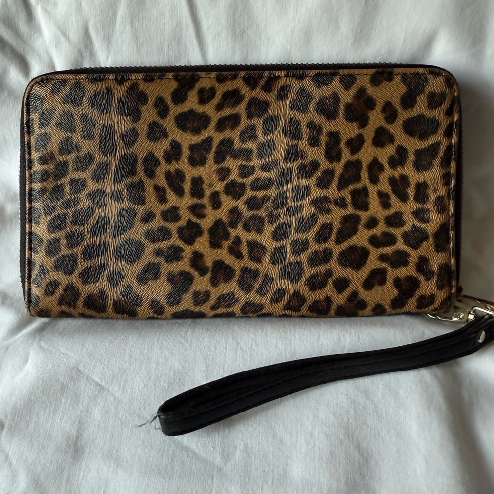 Cluci Leopard Print Wristlet Clutch - Black and Brown - Picture 2 of 6
